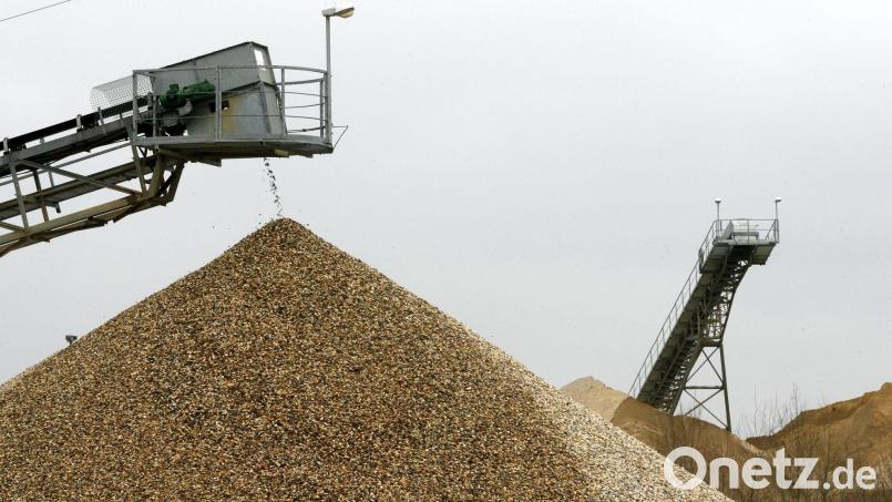 Kies und Sand sind weiter der in Deutschland am häufigsten gewonnene Rohstoff. Doch die Fördermenge schrumpft. (Symbolbild) Bild: Roland Weihrauch/dpa