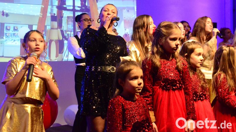 Das Musical wird von bunten Kostümen und tollen Stimmen getragen. Bild: Kunz