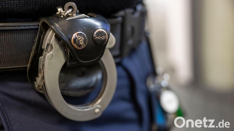 Die beiden 35 und 40 Jahre alten Männer befinden sich laut Polizei in Untersuchungshaft. (Symbolbild) Bild: Peter Kneffel/dpa