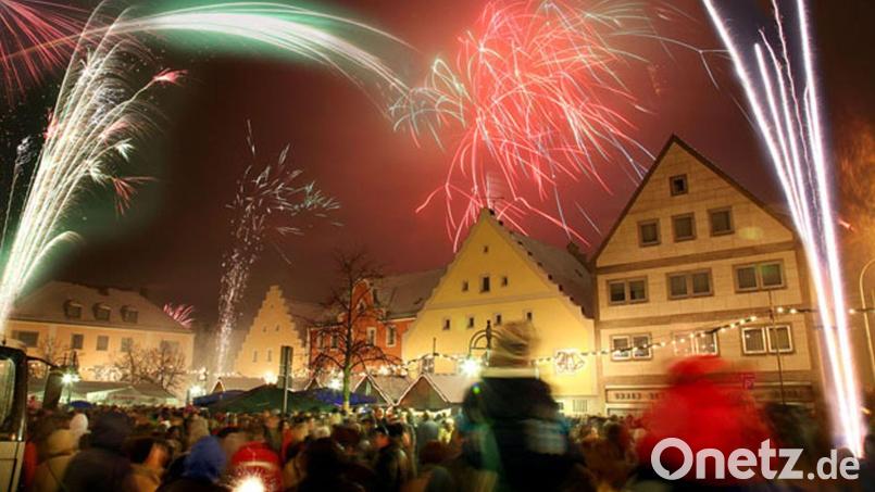In Schwandorf gibt es heuer keine eigenen spezielle Verbotszonen vor Ort für Feuerwerke an Silvester. Archivbild: Hirsch