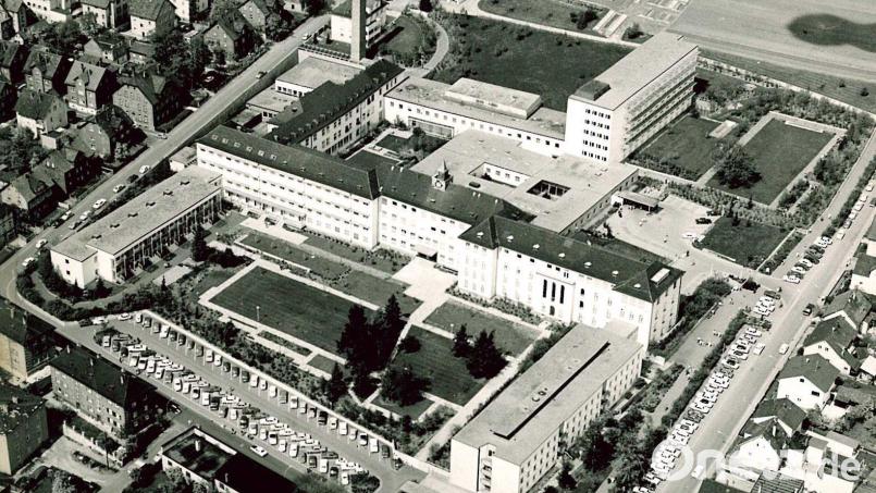 Das Gebäude kennen die meisten Menschen in Amberg - wenn auch ein bisschen anders. Wo sind wir? Luftbild: Werner Lischka