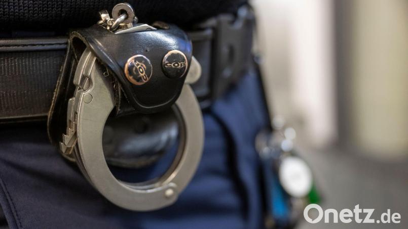 Der Mann ging zur Polizei in Hof. (Symbolbild) Bild: Peter Kneffel/dpa