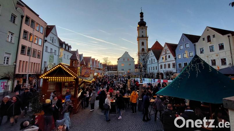 Marktleiter Peter Rackl von der Stadt Weiden zieht ein positives Fazit: Der Christkindlmarkt in Weiden sei in diesem Jahr „perfekt gelaufen“. Bild: Kunz
