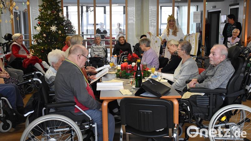 Der Auftritt des Tirschenreuther Christkinds war sehr romantisch und machte allen viel Freude. Bild: ubb