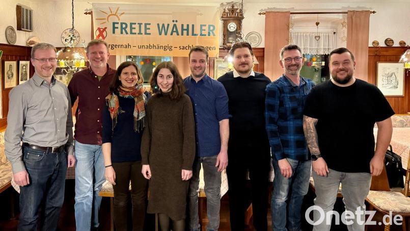 Die Kandidaten der UPW/FW) Kohlberg, von links: Walter Fischer, Manfred Häring, Corinna Loewert, Laura Hiltl, Maximilian Sternkopf, Michael Wisgickl, Bernhard Faltenbacher und Andreas Sommer. Bild: Franz Kunkel