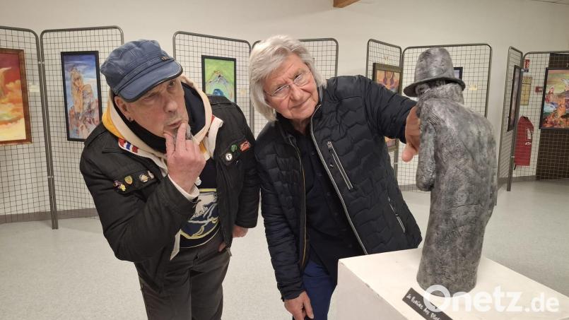 Der französische Künstler Toto (links) und Künstler Tom Brankovic aus Schönkirch haben kürzlich gemeinsam eine Ausstellung in La Ville du Bois bestritten. Bild: Tom Brankovic