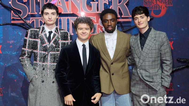 Die Stars von „Stranger Things“ - Finn Wolfhard (l-r), Gaten Matarazzo, Caleb McLaughlin und Noah Schnapp - lieben die Musik der 80er Jahre. Aber einen Song haben sie zu oft gehört. Bild: Annette Riedl/dpa