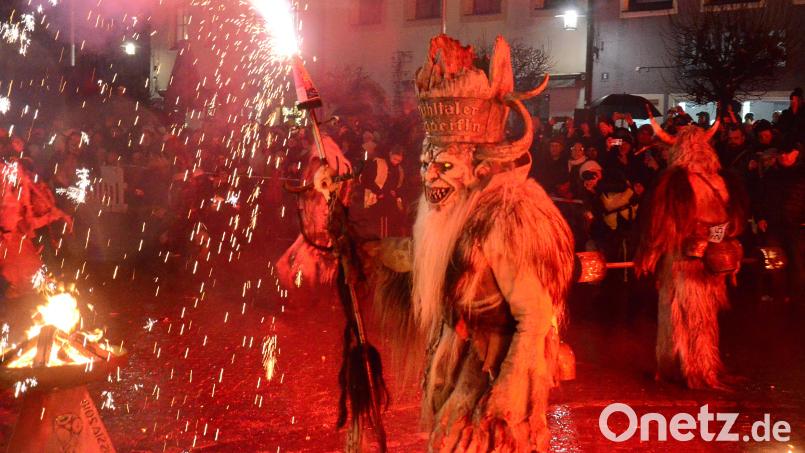 Der Weidener Raunachtslauf wird Jahr für Jahr beliebter. Am 3. Januar 2026 werden etwa 1.000 Läufer von 29 Gruppen dabei sein. Archivbild: Kunz