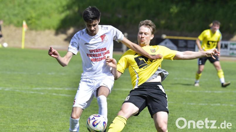Markus Barth (links) läuft nach der Winterpause wieder für den SV Inter Bergsteig Amberg auf. Er ist nicht die einzige Verstärkung für den Abstiegskampf in der Bezirksliga Nord. Archivbild: Hubert Ziegler