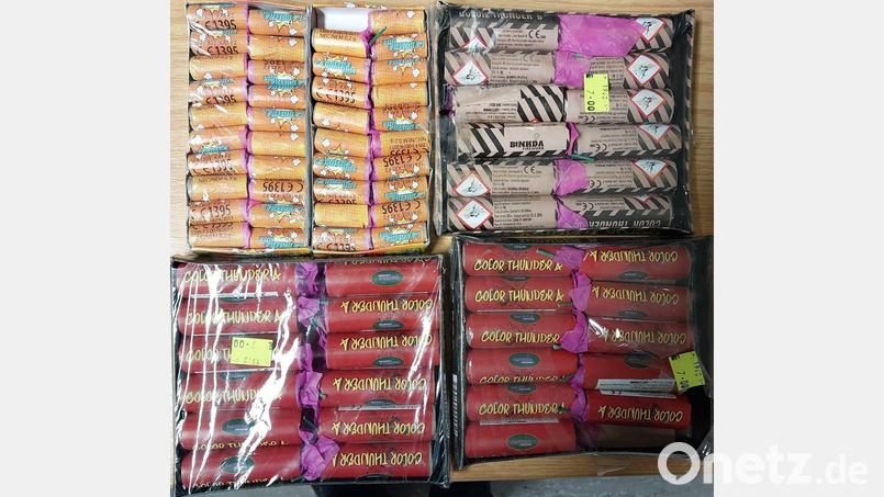 Drei junge Männer deckten sich in Tschechien mit diesen illegalen Böllern ein. Die Polizei warnt vor dem Kauf und dem Import von Feuerwerkskörpern unbekannter Herkunft und ohne CE-Kennzeichnung. Bild: Bundespolizeiinspektion Waldmünchen