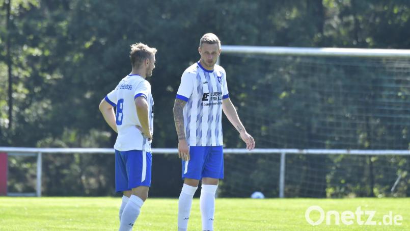 Sebastian Bauer (rechts) bekommt keine Spielberechtigung für seinen neuen verein DJK Dürnsricht. Bild: Hubert Ziegler