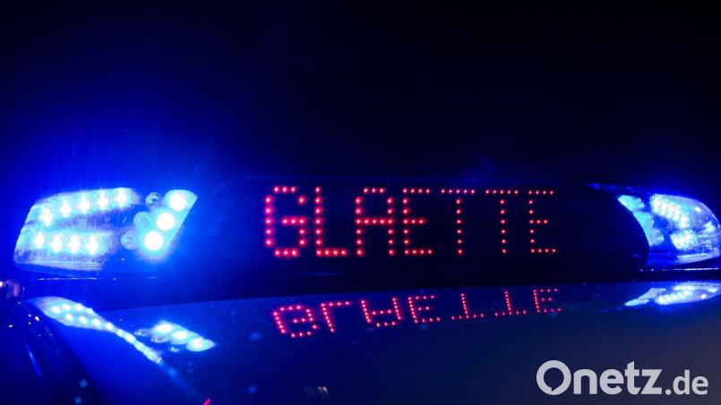 Auf der Autobahn 96 sorgte Blitzeis für mehrere Unfälle. (Symbolbild) Bild: Monika Skolimowska/dpa-Zentralbild/dpa