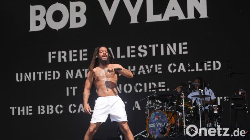 Das britische Punk-Rap-Duo Bob Vylan muss in Sachen Glastonbury keine rechtlichen Konsequenzen fürchten. (Archivbild) Bild: Yui Mok/PA Wire/dpa
