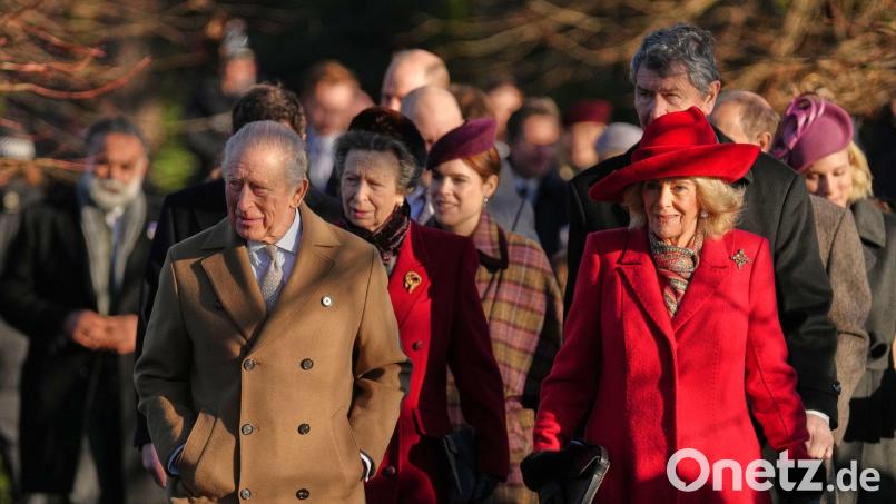 Die Königsfamilie auf dem Weg zum Weihnachtsgottesdienst. Bild: Jon Super/AP/dpa