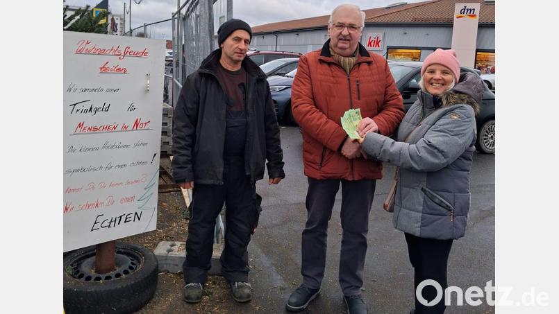 Bernhard Holfelder (links) und Christine Trautner überreichten an Herbert Putzer 1400 Euro für die Kinderkrebshilfe Oberpfalz Nord. Bild: Herbert Putzer