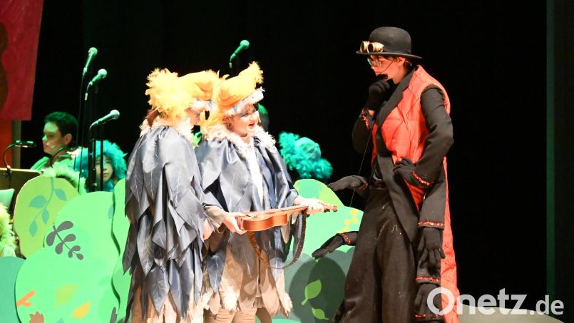 O Schreck, eine Saite der Ukuleke war gerissen, Der Tausendfüßler weiß Rat. Bild: kki