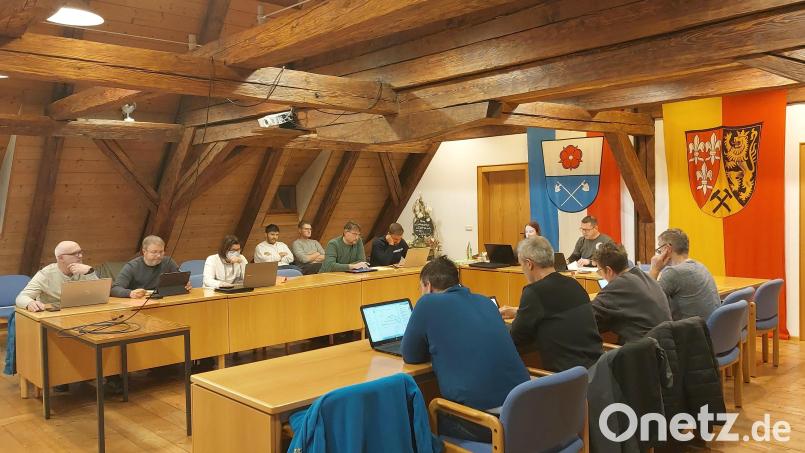 Die letzte Marktratssitzung des Jahres 2025 fand im Saal des Rathauses Königstein statt. Bild: mfh