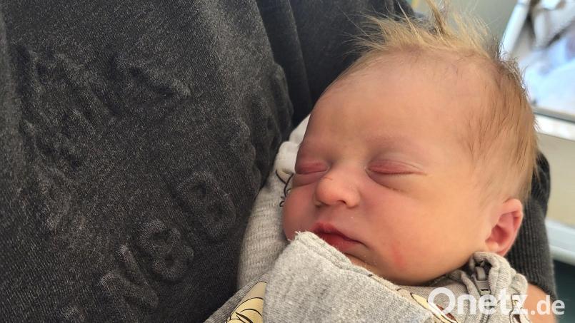 Der kleine Tim ist ein echtes Christkindl: Er war das erste von drei Babys, das am 24. Dezember im Klinikum St. Marien Amberg zur Welt gekommen ist. Bild: Sandra Dietl