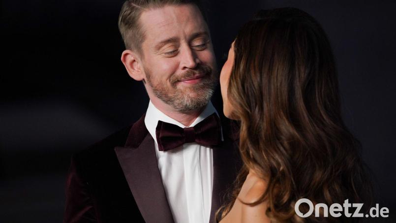 Der frühere Kinderstar und „Kevin“-Darsteller Macaulay Culkin möchte seine kleinen Söhne so lange wie möglich im Dunkeln über seine Rolle in dem Weihnachtsklassiker lassen. (Archivbild) Bild: Jordan Strauss/Invision/AP/dpa