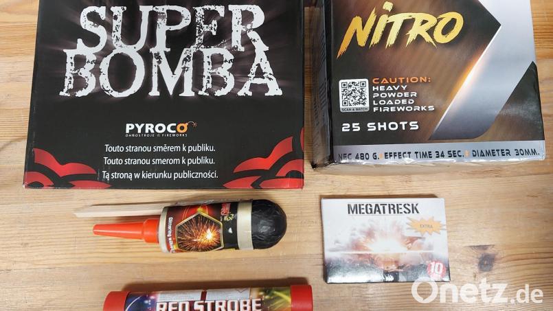 Ein 19-jährier Deutscher schmuggelte diese Feuerwerksbatterien im Zug. Bild: Bundespolizei