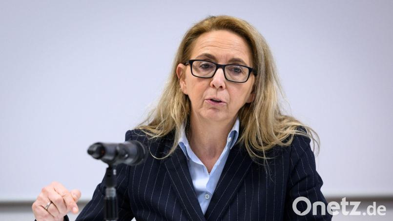 Polizeipräsidentin Barbara Slowik Meisel weist auf den hohen Anteil Jugendlicher bei Gewalttätern hin. (Archivbild) Bild: Bernd von Jutrczenka/dpa