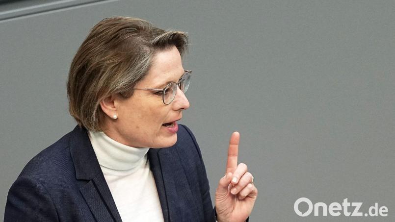 Bundesjustizministerin Stefanie Hubig ist gegen eine Klarnamenpflicht. (Archivbild) Bild: Michael Kappeler/dpa