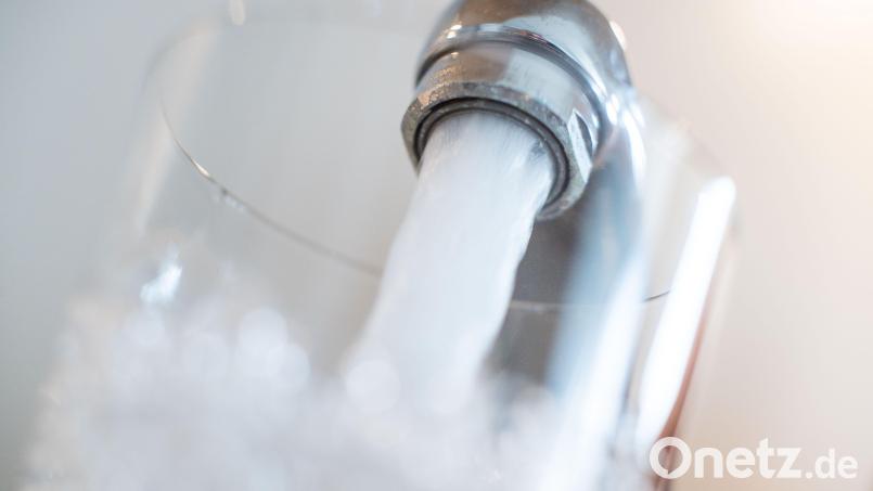 Der Wasserzweckverband „Pfaffenreuther Gruppe“ stimmt der Erhöhung des Wasserpreises zu. Archivbild: Lino Mirgeler