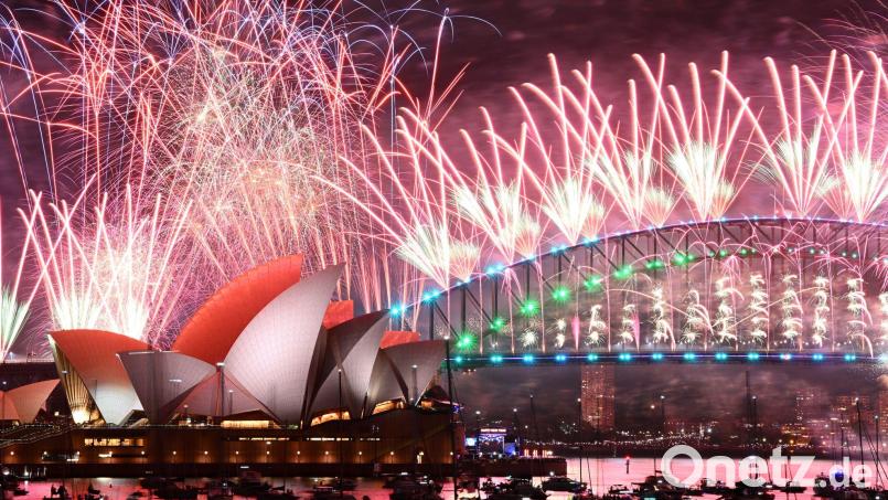 Neun Tonnen Pyrotechnik sollen den Himmel über dem Hafenviertel erleuchten. (Archivbild) Bild: Dan Himbrechts/AAP/dpa