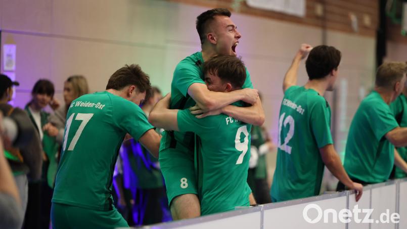 Emotionen pur: Der FC Weiden Ost schaffte es überraschend bis ins Finale. Ein Last-Minute-Treffer in der Vorrunde machte diesen Einzug überhaupt erst möglich. Die Freude war im Nachgang deshalb umso größer. Bild: Dieter Jäschke