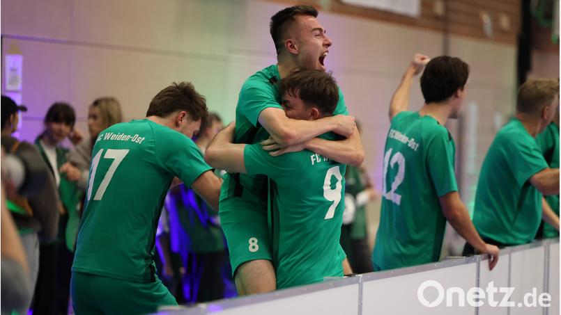 Emotionen pur: Der FC Weiden Ost schaffte es überraschend bis ins Finale. Ein Last-Minute-Treffer in der Vorrunde machte diesen Einzug überhaupt erst möglich. Die Freude war im Nachgang deshalb umso größer. Bild: Dieter Jäschke