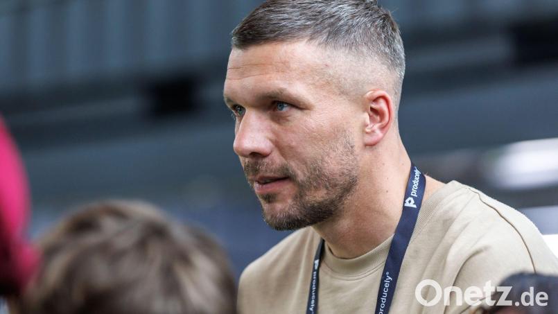 Lukas Podolski richtet bewegende Worte an seine gestorbene Oma. (Archivbild) Bild: Andreas Gora/dpa