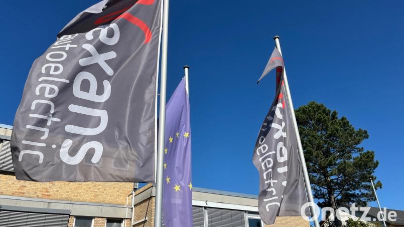 Noch weht die Nexans Fahne vor dem ehemaligen "Kabelwerk" in Floß. Im kommenden Jahr dürfte sie aber von dort verschwinden. Bild: Gabi Schönberger