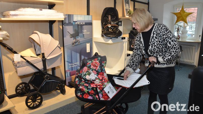 Maria Lang beriet über Jahrzehnte werdende Eltern bei der Erstausstattung. Nun ist damit Schluss. Doch sie denkt längst nicht ans berufliche Ende, sondern wird ihre Kinder Juliane und Fabian nach besten Kräften im "sportlich: unterwegs" unterstützen. Bild: dob