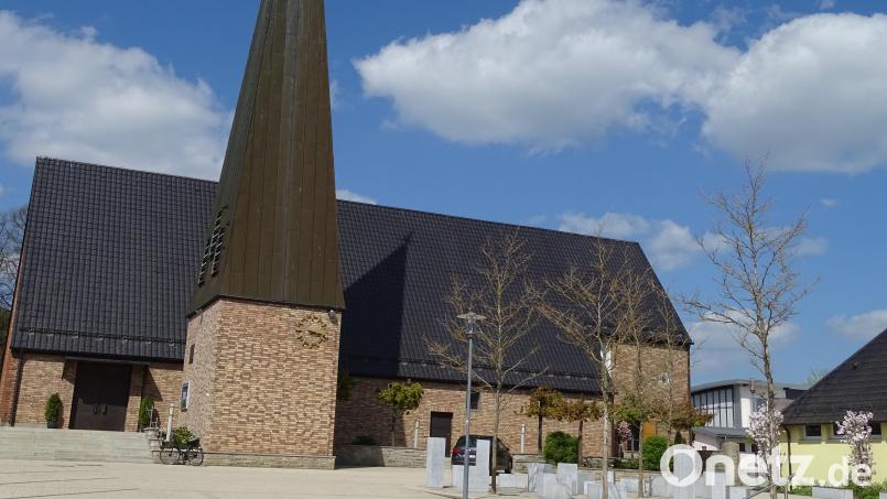 Zur Statistik für 2025 zählt auch, dass die katholische Kirche in Dürnsricht einen neuen Pfarrer bekam. Er heißt Celestine Joseph Thazuppil und wurde aus Weiden in die Gemeinde Fensterbach versetzt. Archivbild: Houschka