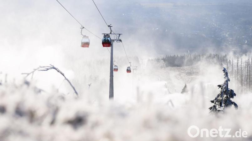 Im Bergland wird es stürmisch - und winterlich. Bild: Julian Stratenschulte/dpa