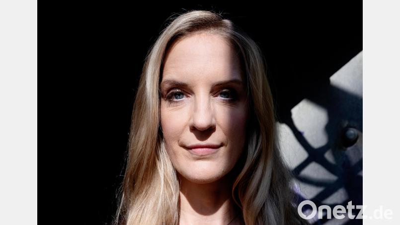 Caro Matzko ist Autorin, Journalistin, Key-Note-Speakerin und Moderatorin bei Podiumsdiskussionen Bild: Gerald von Foris/exb