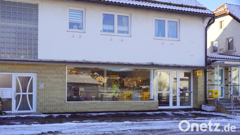 Das Namenschild „Ritas Dorfladl“ ist abgebaut. In dem Geschäft will sich ein SB-Markt platzieren. Bild: bkr