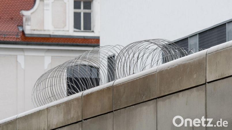 Wurden Handys und Drogen in die JVA Regensburg geschleust? (Archivbild) Bild: picture alliance / Armin Weigel/dpa