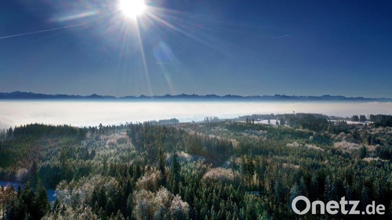 Die Sonne schien im abgelaufenen Jahr lange über Bayern: Fast 2.000 Stunden zählte der Deutsche Wetterdienst in einer vorläufigen Auswertung. (Archivbild) Bild: Karl-Josef Hildenbrand/dpa