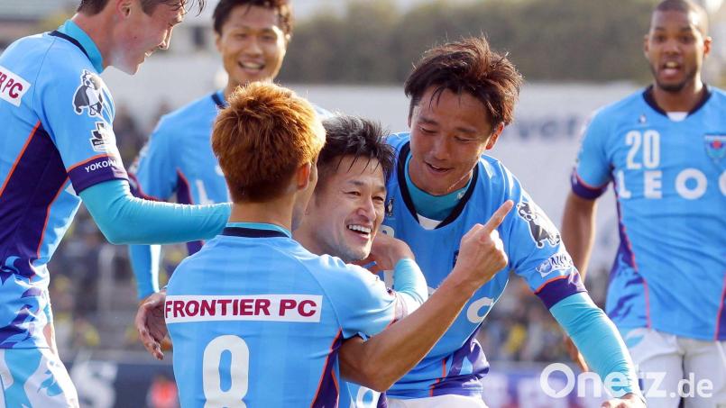 Kazuyoshi Miura (M) wechselt im Alter von fast 59 Jahren zu Fukushima United. (Archivfoto) Bild: Uncredited/Kyodo News/dpa