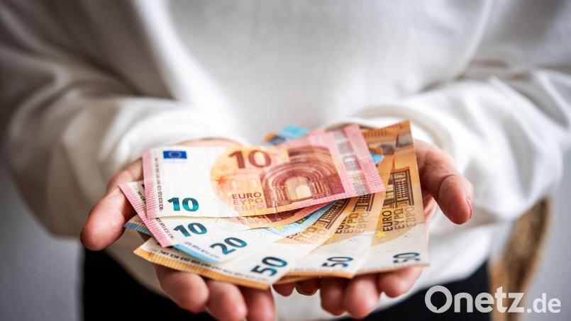 Viele Menschen haben sich für das neue Jahr Spenden vorgenommen (Archivbild) Bild: Zacharie Scheurer/dpa-tmn/dpa