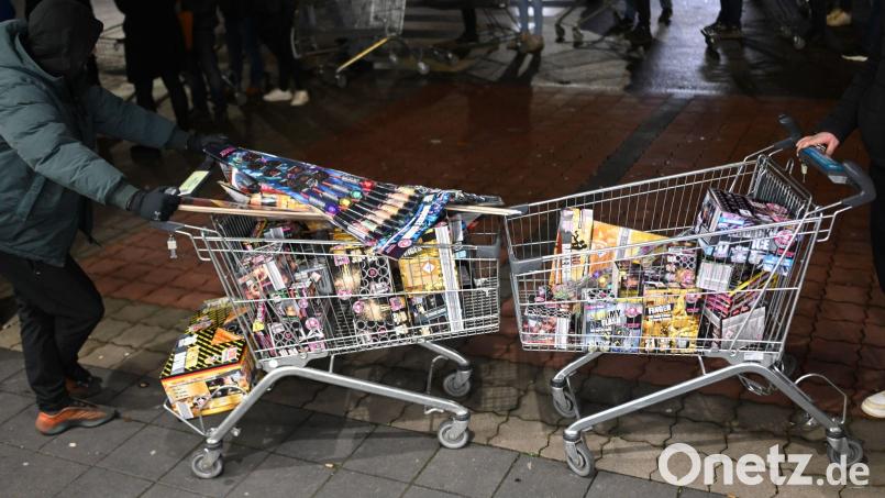 In den Niederlanden soll ab 2026/2027 privates Böllern verboten werden. (Archivbild) Bild: Lars Penning/dpa