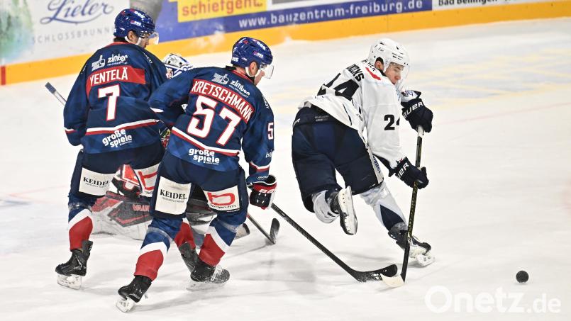 Paul Vinzens (rechts) und die Blue Devils Weiden haben derzeit große Probleme, zum Torerfolg zu kommen. Bild: Achim Keller