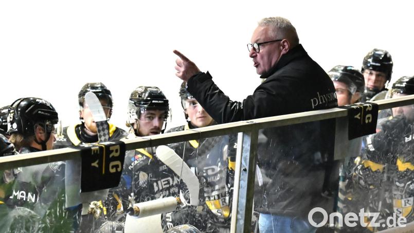 Trainer Christian Zessack und der ERSC Amberg empfangen am Freitag Waldkraiburg zum Löwenduell. Bild: Hubert Ziegler