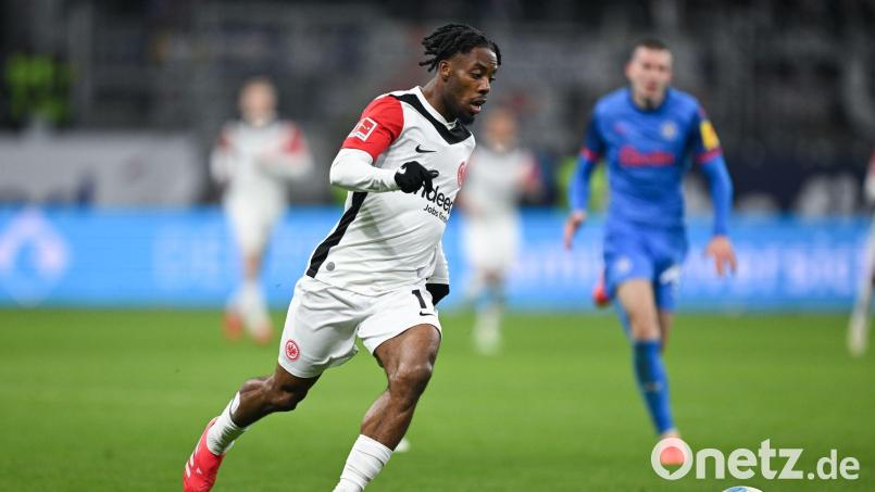 Elye Wahi verlässt Eintracht Frankfurt Richtung Nizza. (Archivbild) Bild: Arne Dedert/dpa