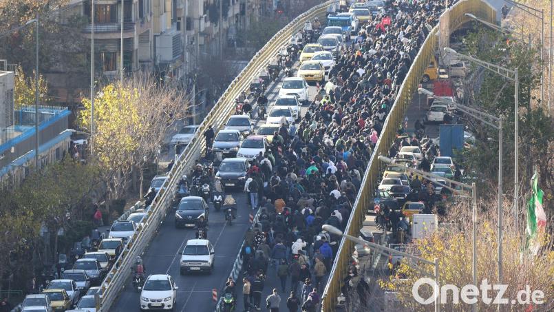 Bei den Protesten im Iran kommt es zunehmend zu Gewalt. (Archivbild) Bild: -/Fars News Agency/AP/dpa