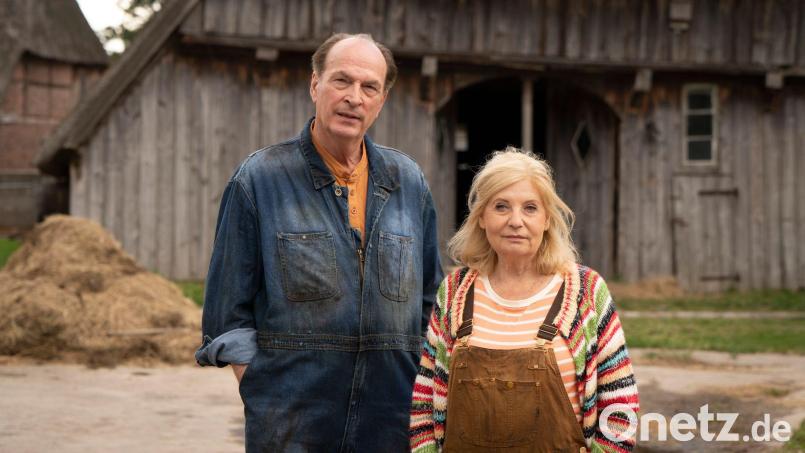 Aus der Stadt raus aufs Land: Für den zweiten Spielfilm zur Vorabend-Serie „Die Kanzlei“ müssen die beiden Anwälte ganz anders anpacken als sonst. Bild: Georges Pauly/ARD/dpa