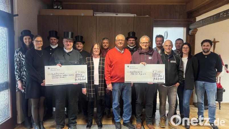 Die Firma Firma Heindl Kamin aus Waldeck unterstützt zwei gemeinnützige Vereine mit einer Spende. Bild: Dominik Fröhler