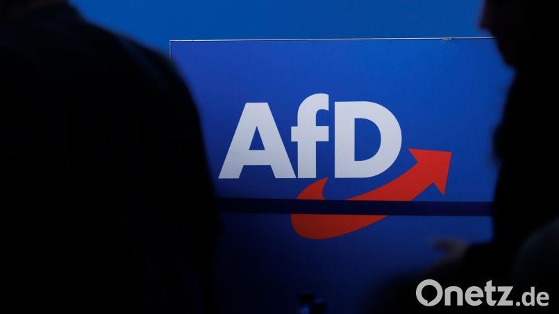 Unbekannte haben die Scheibe eines AfD-Büros eingeworfen. (Symbolbild) Bild: Carsten Koall/dpa