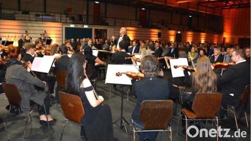 Die Smetana Philharmoniker Prag spielen ein Neujahrskonzert in Mitterteich. Archivbild: Josef Rosner